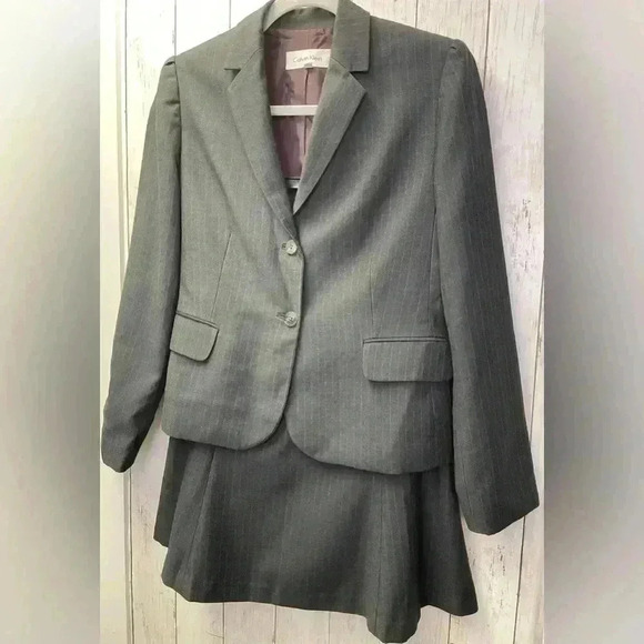 Calvin Klein skirt suit size 8p Color Black with pin stripe pattern/Work/Career - Picture 1 of 16